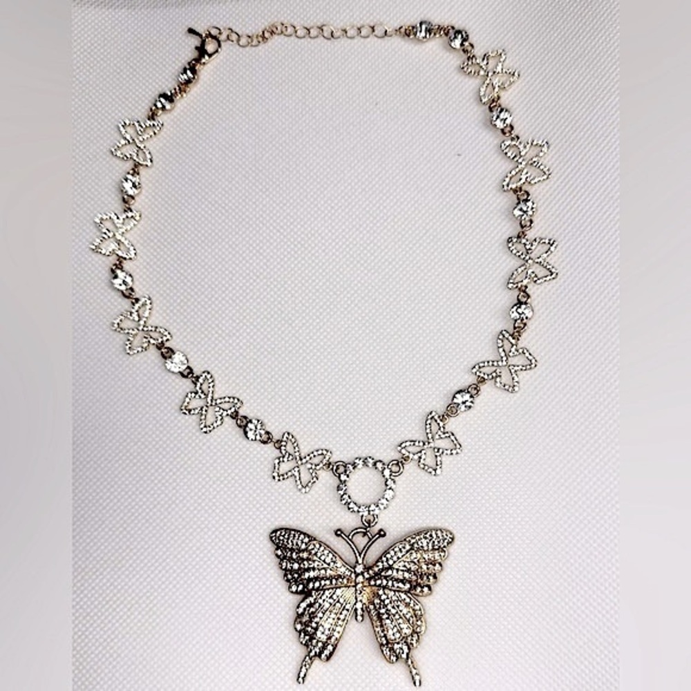 ☘️3/$
3Gold Butterfly Rhinestone Choker Necklace 15…